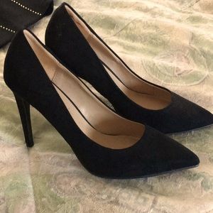 Francesca’s black heels